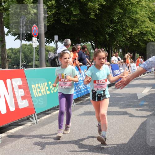 15.06.2025 - REWE Women's Run Strokosch-Dieckow http://msf.ph/oto/7944941 15.06.2025 11:36:45 Ziel 134, 171, 193, 247, 248, 279, 307 meine-sportfotos.de
