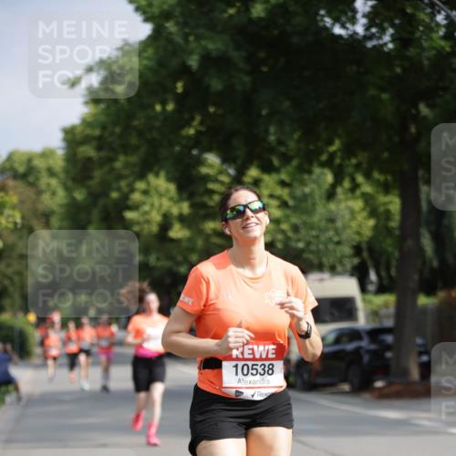 15.06.2025 - REWE Women's Run Jannik Wohlers http://msf.ph/oto/7944942 15.06.2025 08:47:57 Laufen 10538 meine-sportfotos.de