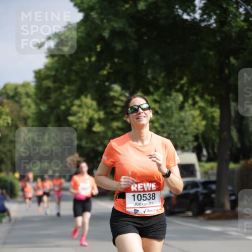 15.06.2025 - REWE Women's Run Jannik Wohlers http://msf.ph/oto/7944947 15.06.2025 08:47:57 Laufen 10538 meine-sportfotos.de