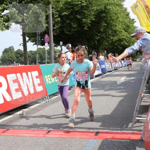 15.06.2025 - REWE Women's Run Strokosch-Dieckow http://msf.ph/oto/7944951 15.06.2025 11:36:46 Ziel 134, 193, 194, 247, 248, 279, 307 meine-sportfotos.de