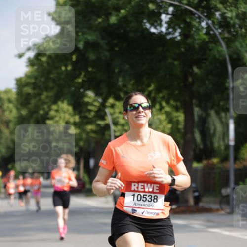 15.06.2025 - REWE Women's Run Jannik Wohlers http://msf.ph/oto/7944961 15.06.2025 08:47:58 Laufen 10538 meine-sportfotos.de