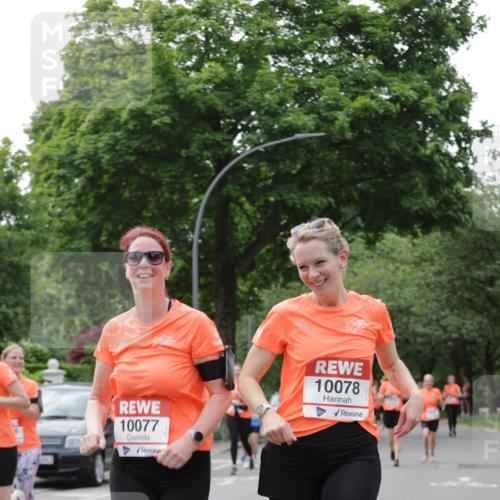 15.06.2025 - REWE Women's Run Jannik Wohlers http://msf.ph/oto/7944971 15.06.2025 08:29:34 Laufen 10077, 10078 meine-sportfotos.de