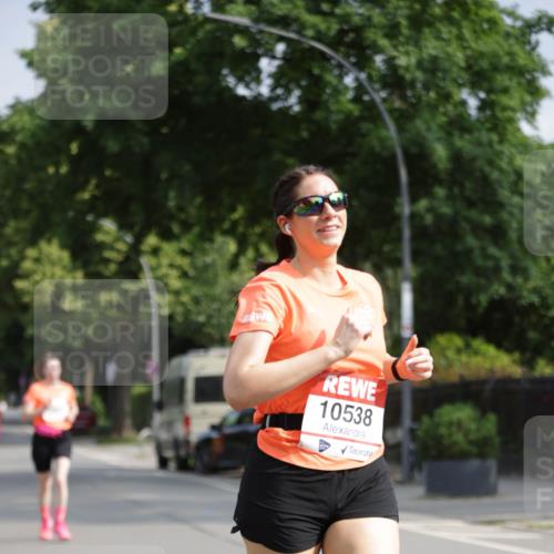 15.06.2025 - REWE Women's Run Jannik Wohlers http://msf.ph/oto/7944978 15.06.2025 08:47:58 Laufen 10538 meine-sportfotos.de