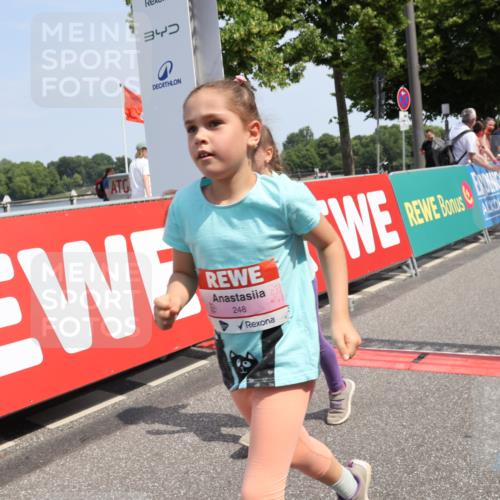 15.06.2025 - REWE Women's Run Strokosch-Dieckow http://msf.ph/oto/7944979 15.06.2025 11:36:47 Ziel 134, 193, 194, 247, 248, 307 meine-sportfotos.de