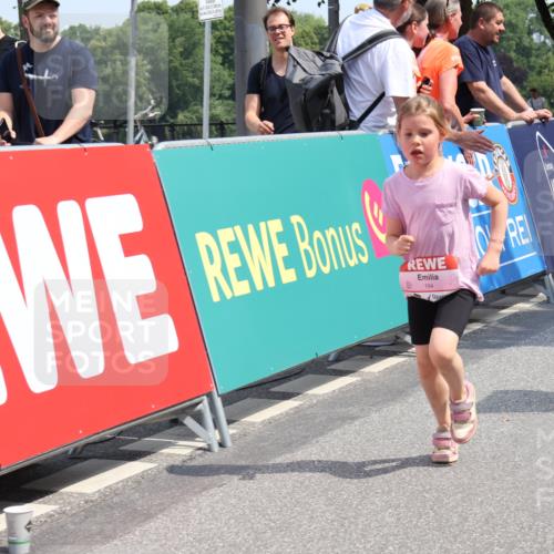 15.06.2025 - REWE Women's Run Strokosch-Dieckow http://msf.ph/oto/7944989 15.06.2025 11:36:51 Ziel 194, 247, 248, 317 meine-sportfotos.de