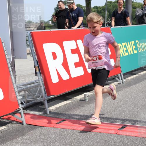 15.06.2025 - REWE Women's Run Strokosch-Dieckow http://msf.ph/oto/7944999 15.06.2025 11:36:52 Ziel 194, 247, 248, 317 meine-sportfotos.de