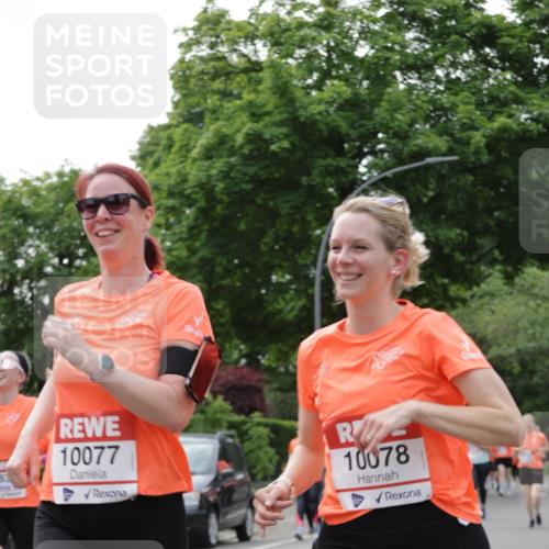 15.06.2025 - REWE Women's Run Jannik Wohlers http://msf.ph/oto/7945037 15.06.2025 08:29:35 Laufen 10077, 10078 meine-sportfotos.de