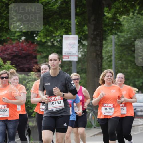 15.06.2025 - REWE Women's Run Jannik Wohlers http://msf.ph/oto/7945054 15.06.2025 08:29:37 Laufen 0385, 10, 10753, 00, 10798, 92 meine-sportfotos.de