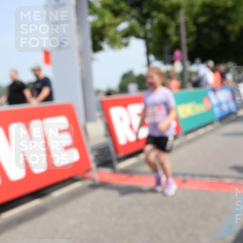 15.06.2025 - REWE Women's Run Strokosch-Dieckow http://msf.ph/oto/7945056 15.06.2025 11:36:55 Ziel 194, 317 meine-sportfotos.de