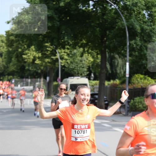15.06.2025 - REWE Women's Run Jannik Wohlers http://msf.ph/oto/7945231 15.06.2025 09:44:09 Laufen 10781 meine-sportfotos.de