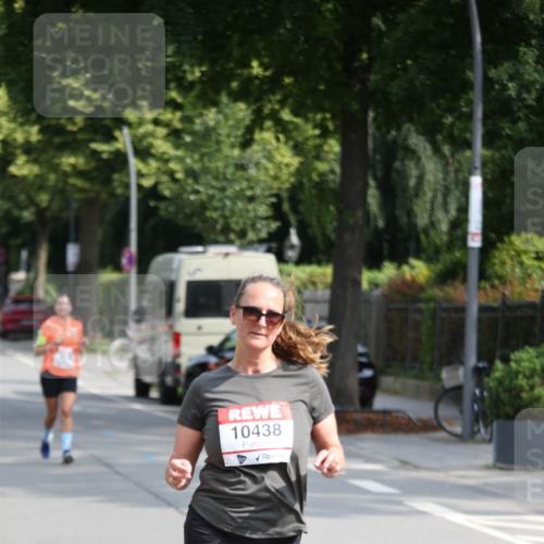15.06.2025 - REWE Women's Run Jannik Wohlers http://msf.ph/oto/7945287 15.06.2025 09:44:11 Laufen 10438 meine-sportfotos.de