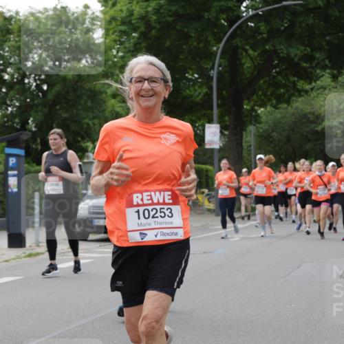 15.06.2025 - REWE Women's Run Jannik Wohlers http://msf.ph/oto/7945408 15.06.2025 08:29:43 Laufen 10536, 10253 meine-sportfotos.de