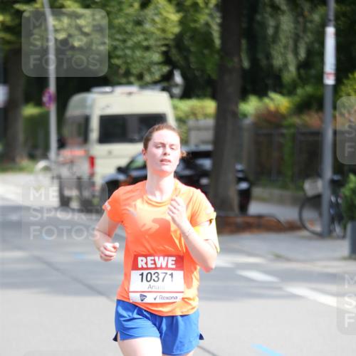 15.06.2025 - REWE Women's Run Jannik Wohlers http://msf.ph/oto/7945465 15.06.2025 09:44:25 Laufen 10371 meine-sportfotos.de
