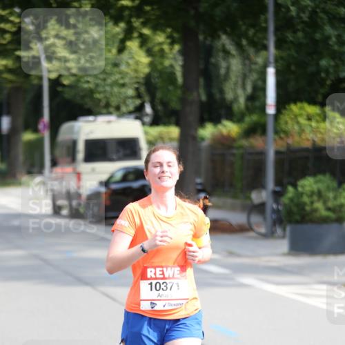 15.06.2025 - REWE Women's Run Jannik Wohlers http://msf.ph/oto/7945496 15.06.2025 09:44:26 Laufen 10371 meine-sportfotos.de