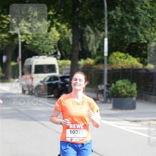 15.06.2025 - REWE Women's Run Jannik Wohlers http://msf.ph/oto/7945514 15.06.2025 09:44:26 Laufen 10371 meine-sportfotos.de