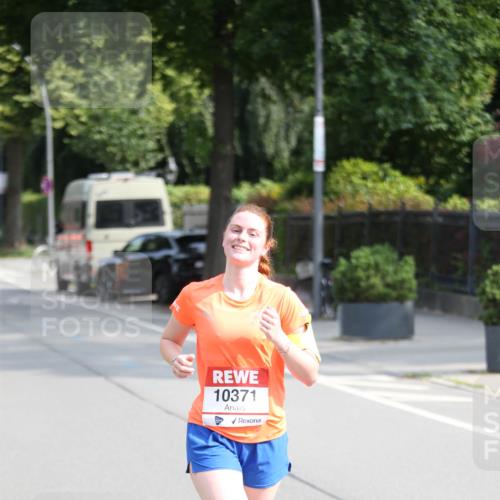 15.06.2025 - REWE Women's Run Jannik Wohlers http://msf.ph/oto/7945525 15.06.2025 09:44:26 Laufen 10371 meine-sportfotos.de
