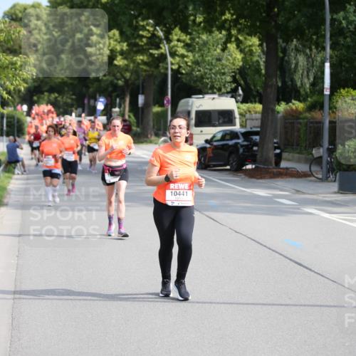 15.06.2025 - REWE Women's Run Jannik Wohlers http://msf.ph/oto/7945552 15.06.2025 09:44:30 Laufen 10441 meine-sportfotos.de