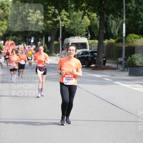 15.06.2025 - REWE Women's Run Jannik Wohlers http://msf.ph/oto/7945579 15.06.2025 09:44:31 Laufen 10441 meine-sportfotos.de