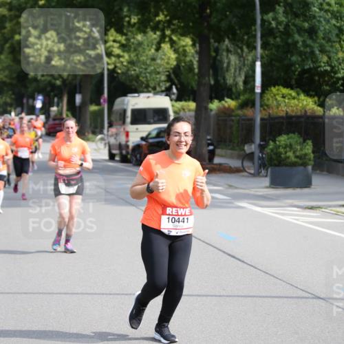 15.06.2025 - REWE Women's Run Jannik Wohlers http://msf.ph/oto/7945605 15.06.2025 09:44:31 Laufen 10441 meine-sportfotos.de