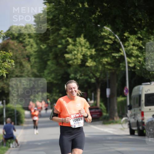15.06.2025 - REWE Women's Run Jannik Wohlers http://msf.ph/oto/7945640 15.06.2025 08:48:21 Laufen 10851 meine-sportfotos.de