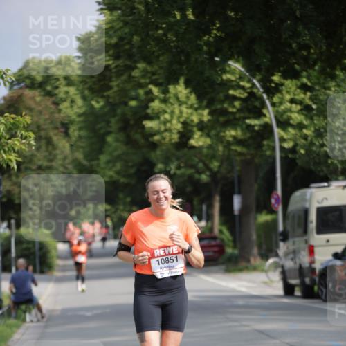15.06.2025 - REWE Women's Run Jannik Wohlers http://msf.ph/oto/7945645 15.06.2025 08:48:21 Laufen 10851 meine-sportfotos.de