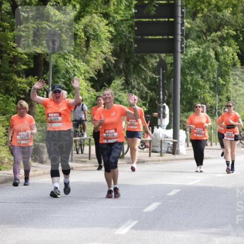 15.06.2025 - REWE Women's Run Jannik Wohlers http://msf.ph/oto/7945710 15.06.2025 10:18:51 Laufen 553, 5289, 5562, 5118, 5487, 5610, 040, 25 meine-sportfotos.de