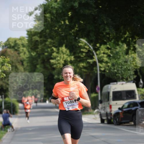 15.06.2025 - REWE Women's Run Jannik Wohlers http://msf.ph/oto/7945716 15.06.2025 08:48:22 Laufen 10851 meine-sportfotos.de