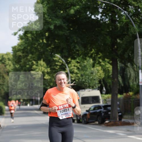 15.06.2025 - REWE Women's Run Jannik Wohlers http://msf.ph/oto/7945749 15.06.2025 08:48:22 Laufen 10851 meine-sportfotos.de