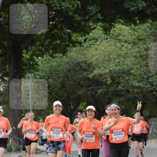 15.06.2025 - REWE Women's Run Jannik Wohlers http://msf.ph/oto/7946411 15.06.2025 08:30:02 Laufen 10329, 46, 10427, 10634, 10671, 10489 meine-sportfotos.de