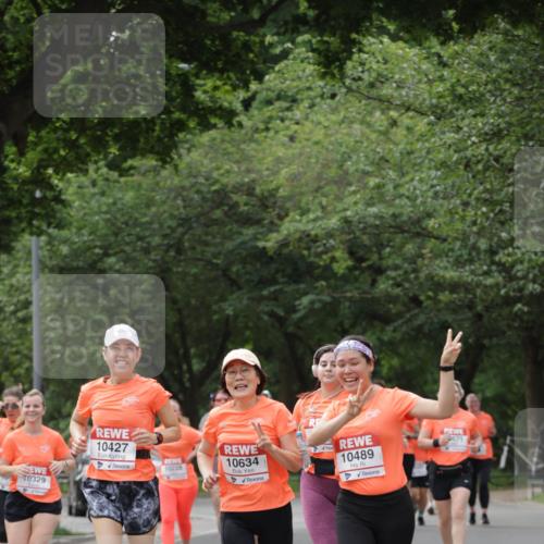 15.06.2025 - REWE Women's Run Jannik Wohlers http://msf.ph/oto/7946420 15.06.2025 08:30:02 Laufen 0329, 10427, 10228, 10634, 10489 meine-sportfotos.de