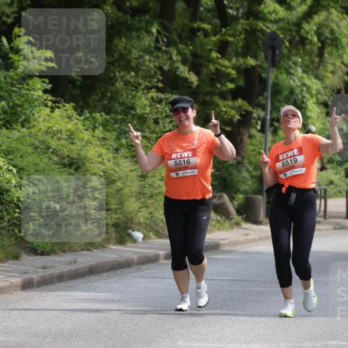 15.06.2025 - REWE Women's Run Jannik Wohlers http://msf.ph/oto/7946457 15.06.2025 10:21:15 Laufen 5516, 5519 meine-sportfotos.de