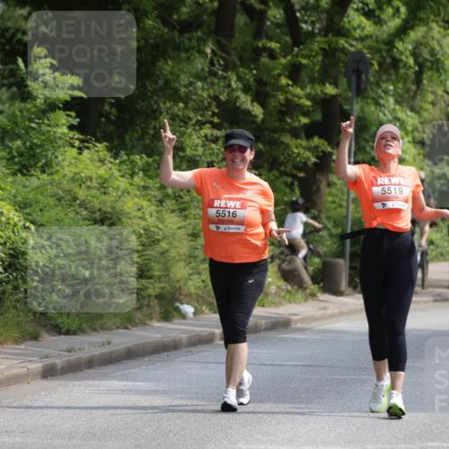 15.06.2025 - REWE Women's Run Jannik Wohlers http://msf.ph/oto/7946481 15.06.2025 10:21:15 Laufen 5516, 5519 meine-sportfotos.de