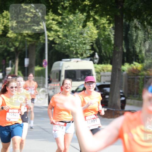 15.06.2025 - REWE Women's Run Jannik Wohlers http://msf.ph/oto/7946555 15.06.2025 09:45:05 Laufen 10523, 10801 meine-sportfotos.de