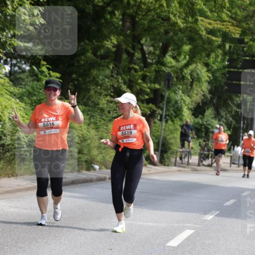 15.06.2025 - REWE Women's Run Jannik Wohlers http://msf.ph/oto/7946570 15.06.2025 10:21:18 Laufen 5516, 5519 meine-sportfotos.de