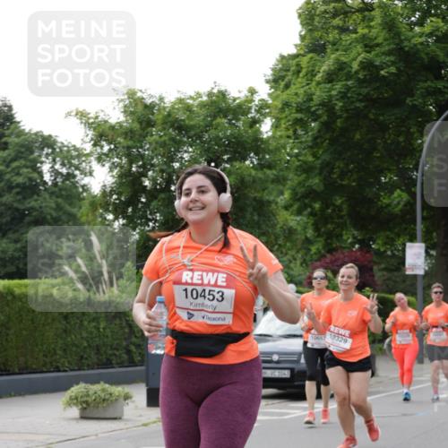 15.06.2025 - REWE Women's Run Jannik Wohlers http://msf.ph/oto/7946649 15.06.2025 08:30:08 Laufen 10453, 1043, 10227, 10657, 10329 meine-sportfotos.de