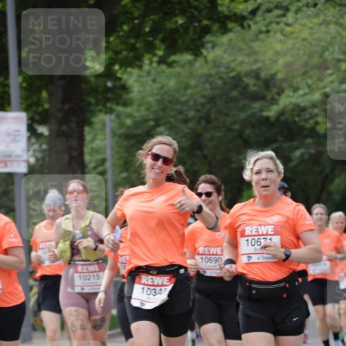 15.06.2025 - REWE Women's Run Jannik Wohlers http://msf.ph/oto/7946685 15.06.2025 08:30:10 Laufen 10690, 10215, 1034, 10671 meine-sportfotos.de