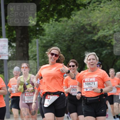 15.06.2025 - REWE Women's Run Jannik Wohlers http://msf.ph/oto/7946690 15.06.2025 08:30:10 Laufen 103, 10215, 10671, 069, 1 meine-sportfotos.de