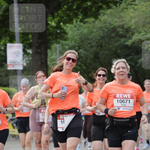 15.06.2025 - REWE Women's Run Jannik Wohlers http://msf.ph/oto/7946728 15.06.2025 08:30:10 Laufen 10, 10, 10671 meine-sportfotos.de