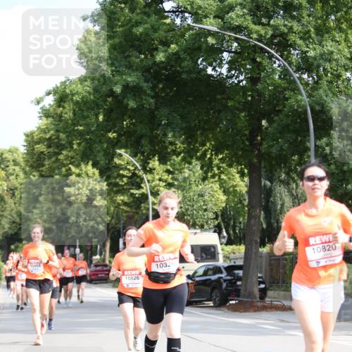 15.06.2025 - REWE Women's Run Jannik Wohlers http://msf.ph/oto/7946751 15.06.2025 09:45:14 Laufen 10868, 10326, 10826, 10820 meine-sportfotos.de