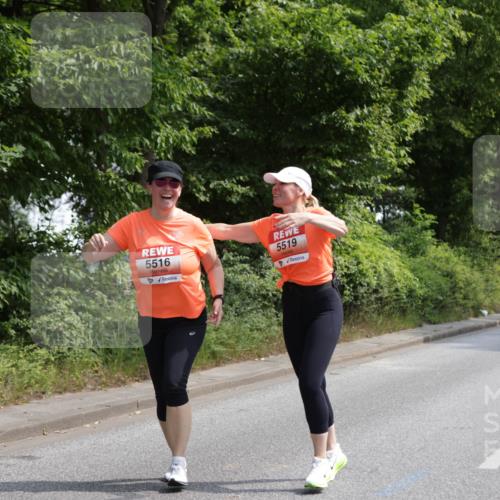 15.06.2025 - REWE Women's Run Jannik Wohlers http://msf.ph/oto/7946754 15.06.2025 10:21:23 Laufen 5516, 5519 meine-sportfotos.de