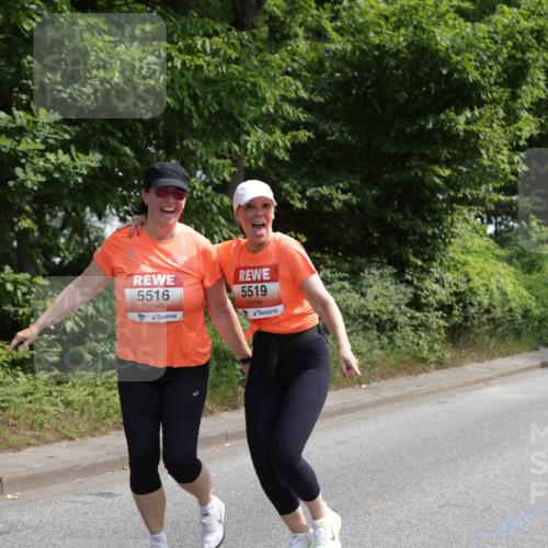 15.06.2025 - REWE Women's Run Jannik Wohlers http://msf.ph/oto/7946773 15.06.2025 10:21:24 Laufen 5516, 5519 meine-sportfotos.de