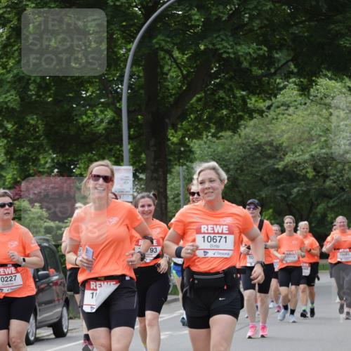 15.06.2025 - REWE Women's Run Jannik Wohlers http://msf.ph/oto/7946846 15.06.2025 08:30:11 Laufen 0227, 1, 10671 meine-sportfotos.de