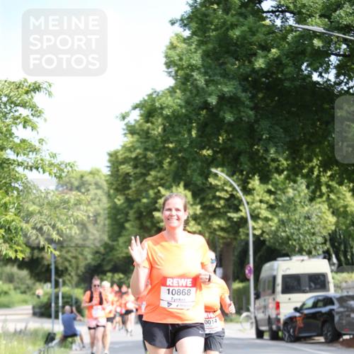 15.06.2025 - REWE Women's Run Jannik Wohlers http://msf.ph/oto/7946893 15.06.2025 09:45:17 Laufen 10868, 4, 0014 meine-sportfotos.de