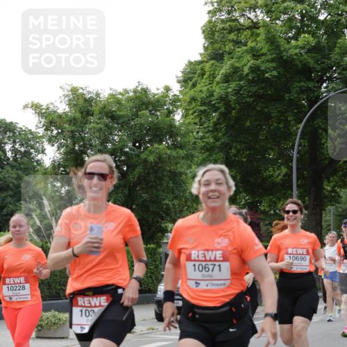 15.06.2025 - REWE Women's Run Jannik Wohlers http://msf.ph/oto/7946907 15.06.2025 08:30:13 Laufen 10228, 103, 10671, 10690, 10586, 100 meine-sportfotos.de