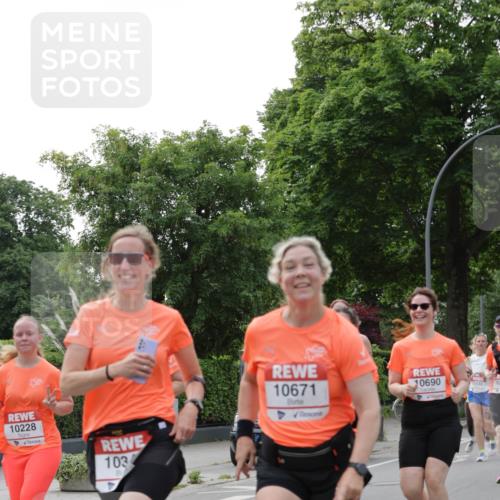 15.06.2025 - REWE Women's Run Jannik Wohlers http://msf.ph/oto/7946911 15.06.2025 08:30:13 Laufen 10228, 103, 10671, 10690, 10 meine-sportfotos.de