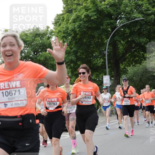 15.06.2025 - REWE Women's Run Jannik Wohlers http://msf.ph/oto/7946915 15.06.2025 08:30:14 Laufen 10671, 690, 10793, 10586, 10005, 10209, 141, 10799, 10215 meine-sportfotos.de