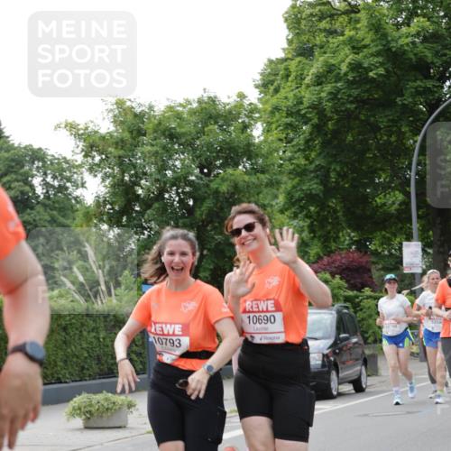 15.06.2025 - REWE Women's Run Jannik Wohlers http://msf.ph/oto/7946941 15.06.2025 08:30:14 Laufen 10793, 10690, 10586 meine-sportfotos.de