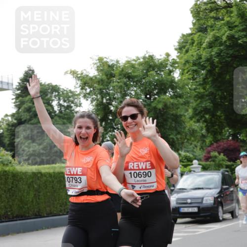 15.06.2025 - REWE Women's Run Jannik Wohlers http://msf.ph/oto/7946978 15.06.2025 08:30:15 Laufen 10793, 10690, 1043 meine-sportfotos.de