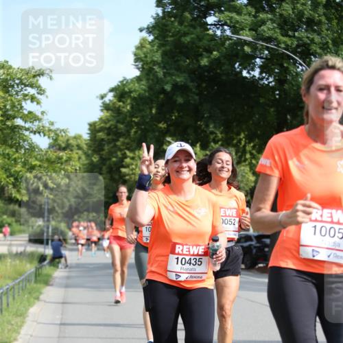 15.06.2025 - REWE Women's Run Jannik Wohlers http://msf.ph/oto/7947027 15.06.2025 09:45:37 Laufen 10, 10435, 0052, 1005 meine-sportfotos.de
