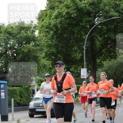 15.06.2025 - REWE Women's Run Jannik Wohlers http://msf.ph/oto/7947035 15.06.2025 08:30:16 Laufen 10799, 1043, 10005, 4, 0409, 10303, 1020, 83 meine-sportfotos.de